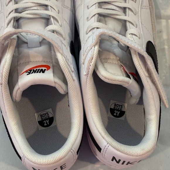 Nike Kids White and Black Velcro Sneakers - Picture 3 of 6